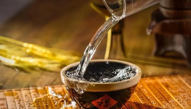 白酒等于多少啤酒_500ml白酒等于多少斤_白酒等于酒精嗎