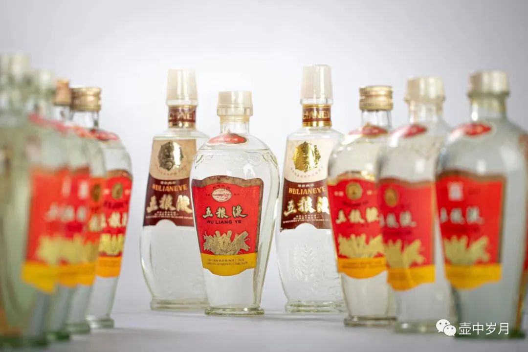 白云邊屬于什么檔次酒_白云酒是什么香型_白云酒價(jià)格表和圖片