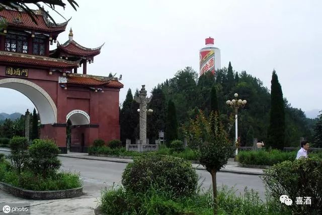 茅臺鎮(zhèn)當(dāng)?shù)厝撕仁裁淳疲棵┡_鎮(zhèn)白酒分類