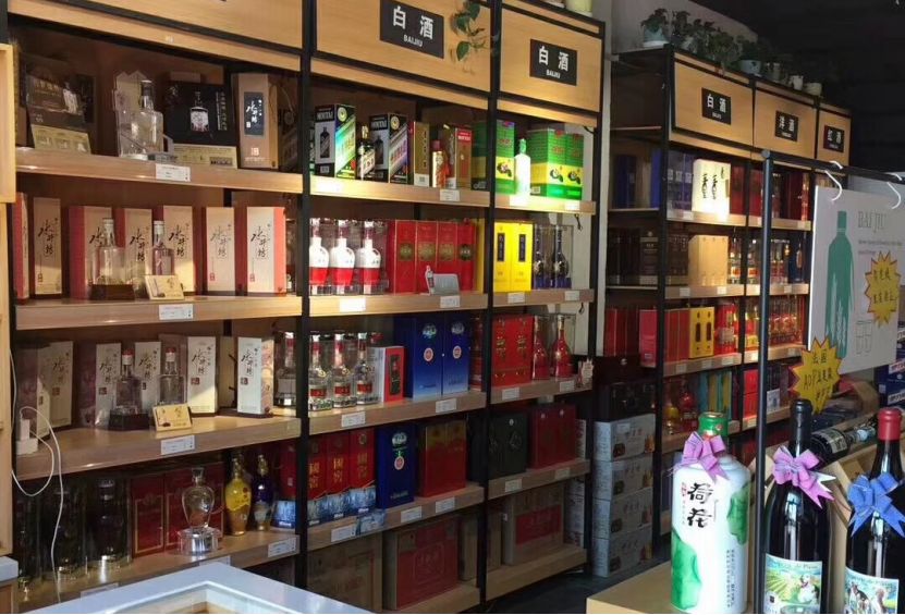 哪款白酒賣的好？煙酒店貨架上這個(gè)小細(xì)節(jié)說明了一切